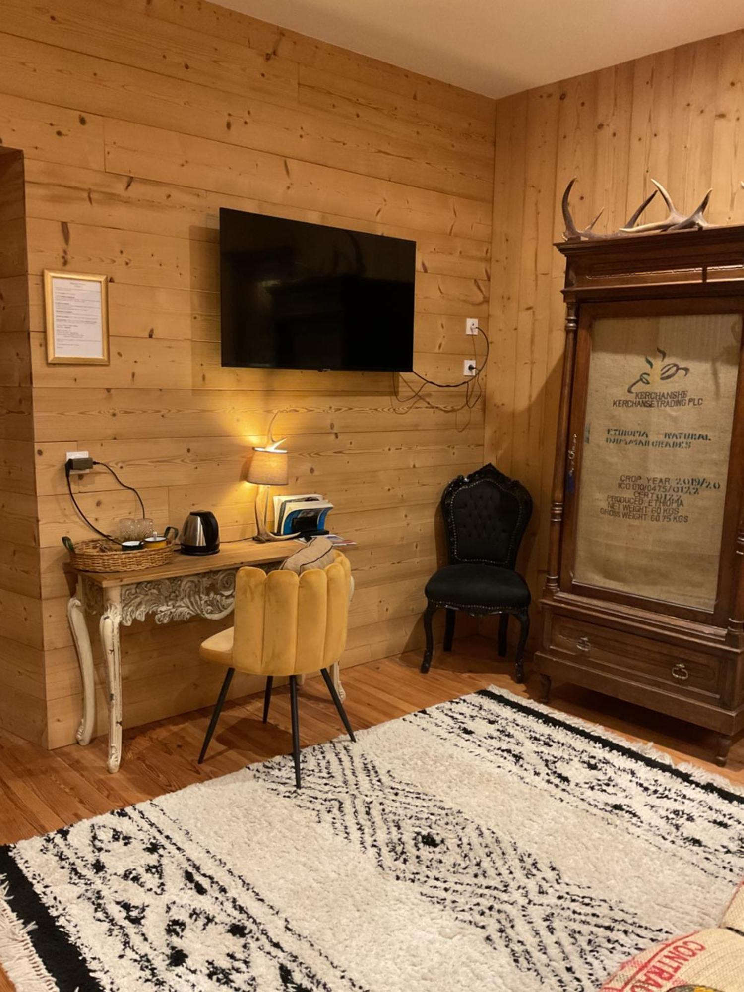 A Nouste Chambres D'Hotes Et Gite Only Adults Campan Esterno foto